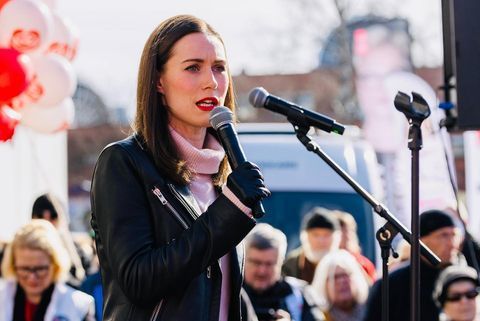 芬兰37岁美女总理街头拉票皮衣配红唇很飒却恐无法获得连任