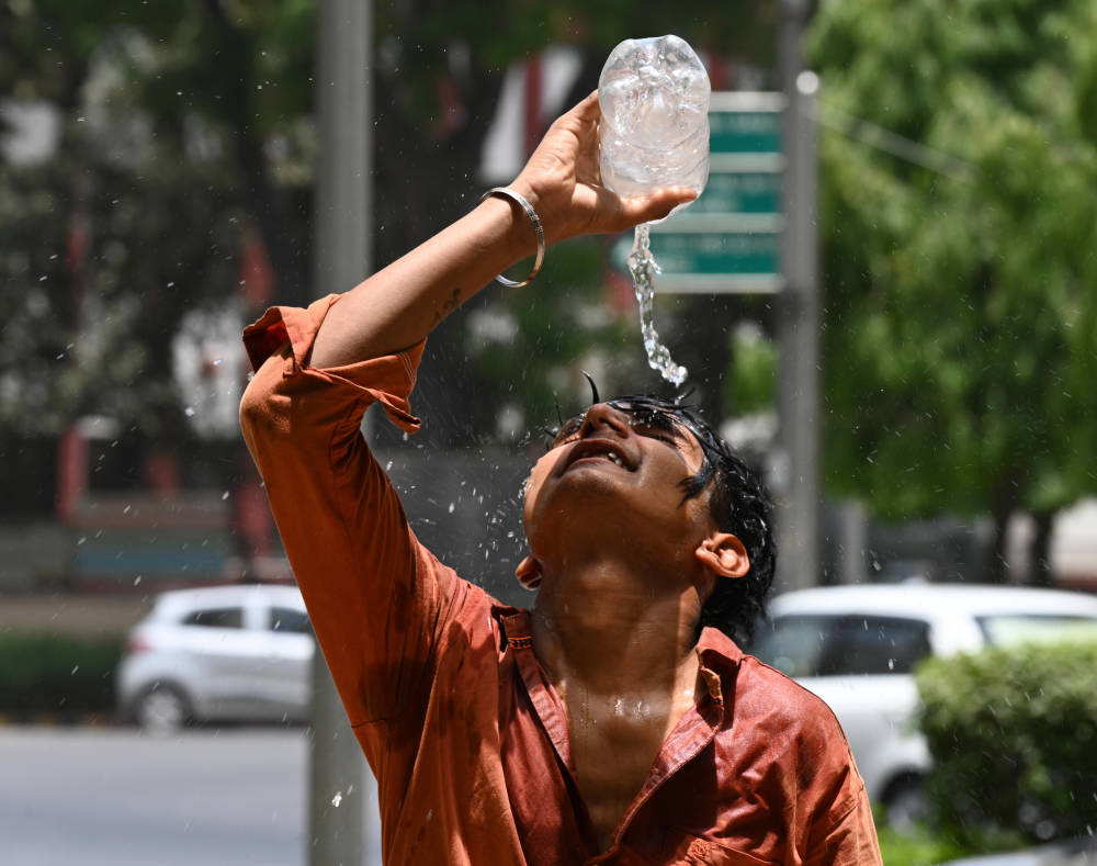 极端高温炙烤印度,自来水都烫手