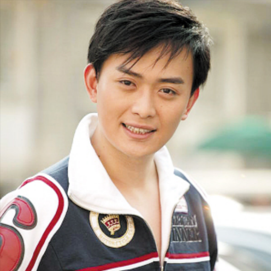 黄海冰:与丁克妻子离婚后,娶小12岁娇妻,今50岁把俩孩子宠上天