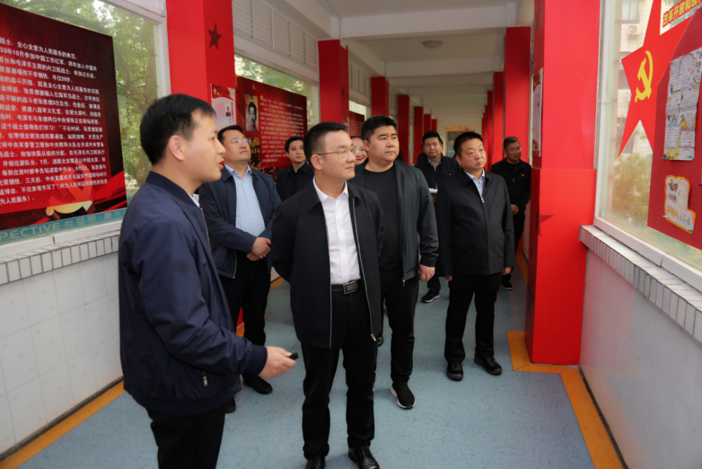 二七区委书记樊惠林调研指导教育工作