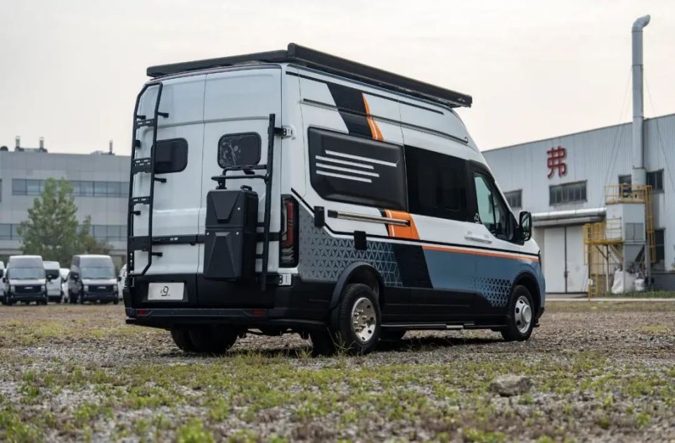 瑞弗启界r900房车,亮相11月10日成都洛带房车展,颜值在线设计超前!