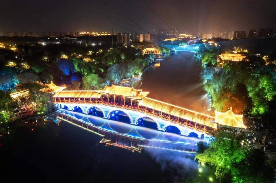 曲阜:"灯火蓼河里"欢迎来夜游(组图)