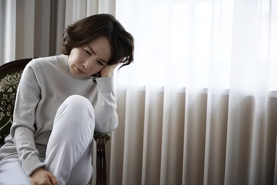 李锦飞曾经很少注意自己的水的摄入量是否 的合格,常常是在自己感到