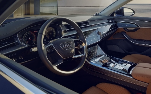 电鳗号-豪华之巅对决:奔驰s级与奥迪a8l的性能与配置解析