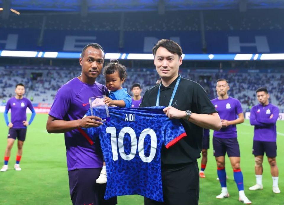 启程2023·荣耀时刻|申花俱乐部为艾迪举行联赛百场纪念仪式-腾讯新闻