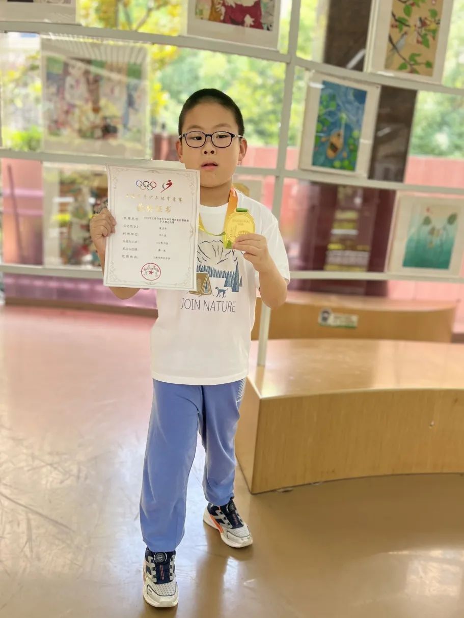 宝山区运动员在上海市青少年象棋个人赛中大展身手！