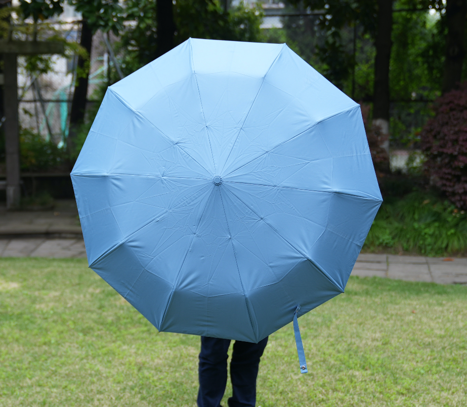 东边日出西边雨吉普车图片