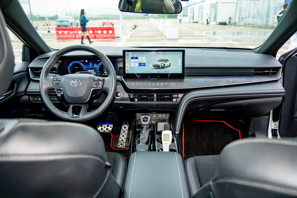 更加智能,再度进化——试驾广汽丰田第九代凯美瑞_腾讯新闻