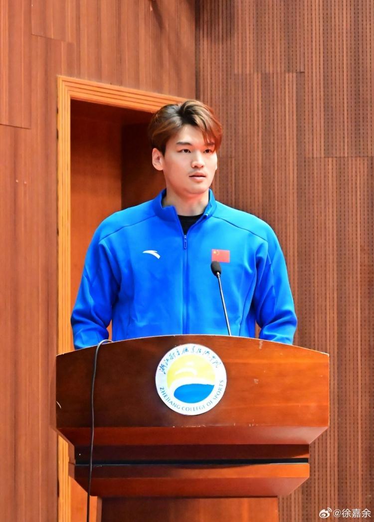 徐嘉余社媒新的奥运周期新的征程很荣幸作为运动员代表发言