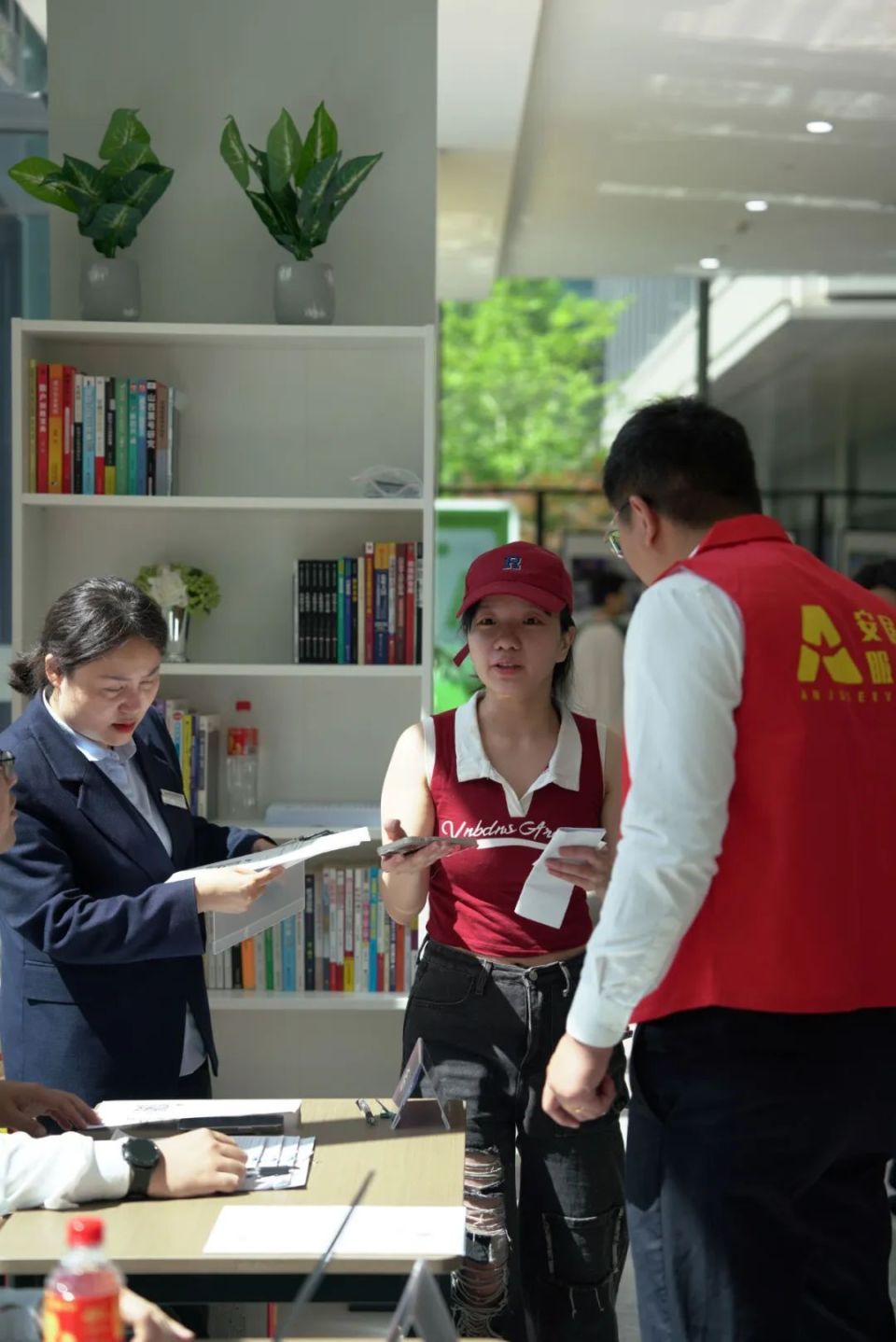 杭州这里年轻人扎堆,有人已经开始收拾行李了.