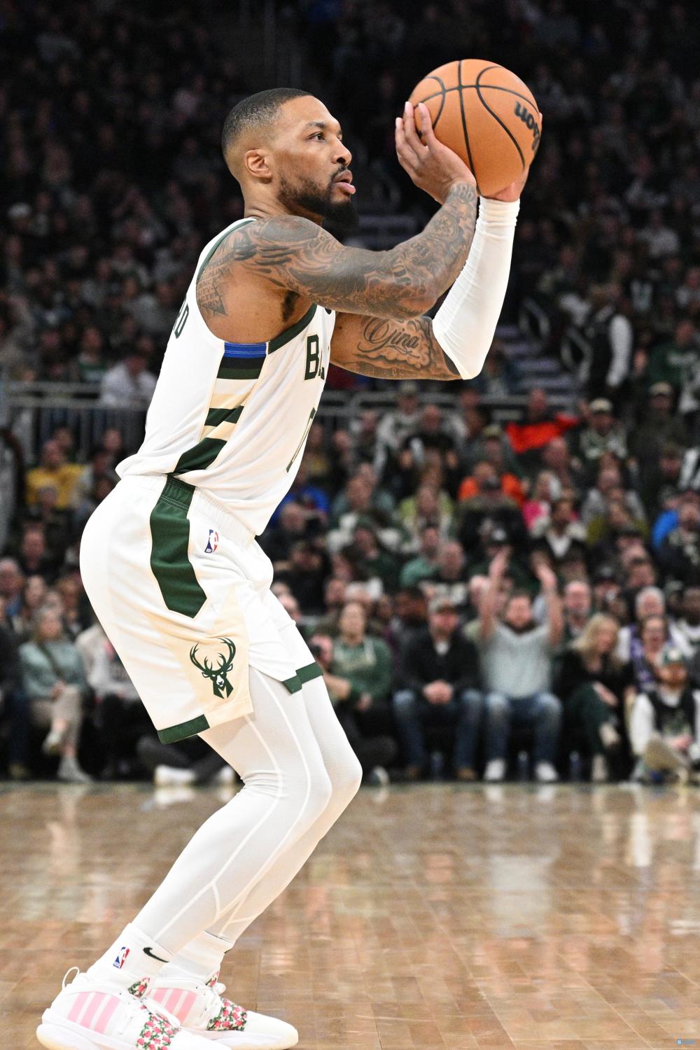 手感一般杀伤不减利拉德21投8中11罚10中得到28分4助2断