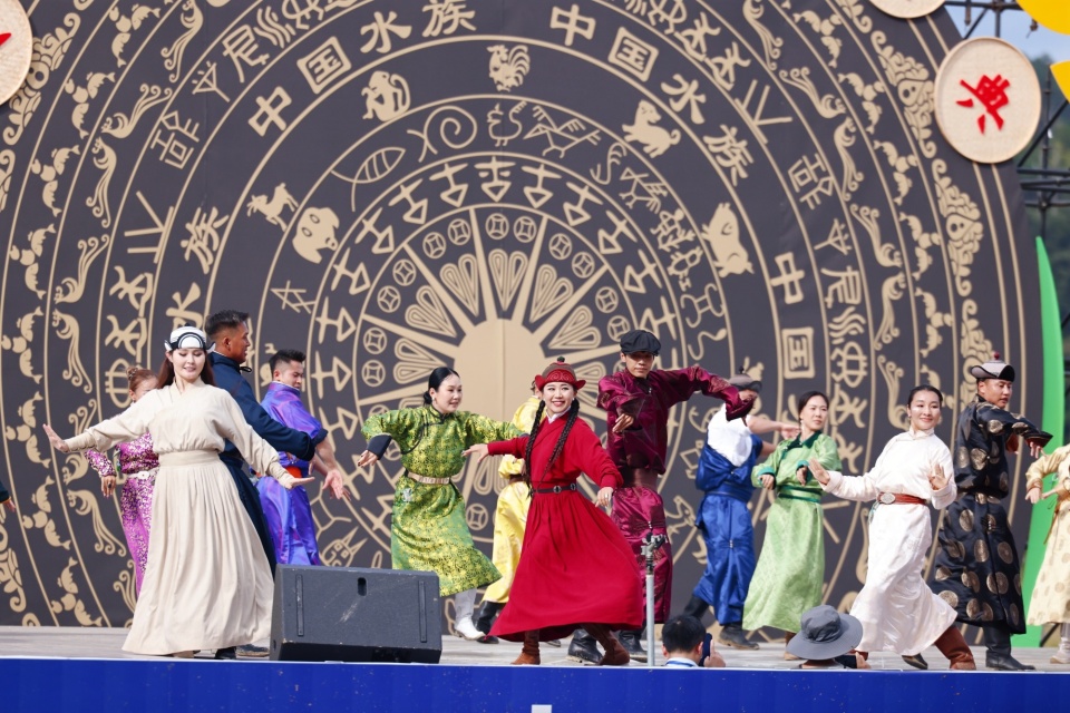 “贵州村马”燃动三都！非遗与竞技激情共绘文旅新画卷_腾讯新闻