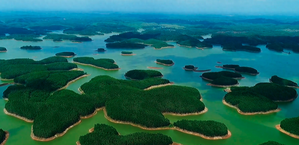 才改名为星岛湖,它位于北海市合浦县西北部24公里处的洪潮江水库,距离