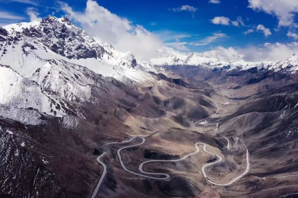 美如天堂的地狱级公路,串联起中国两大风光霸主!