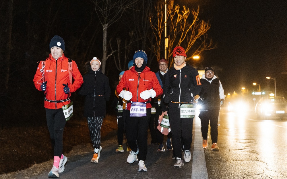 两天两夜200多公里毛大庆成功完成北京六环超级马拉松