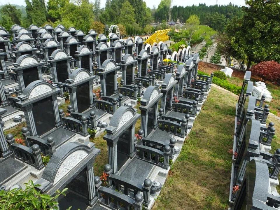 5年800亿建公墓,谁盯上了墓地生意