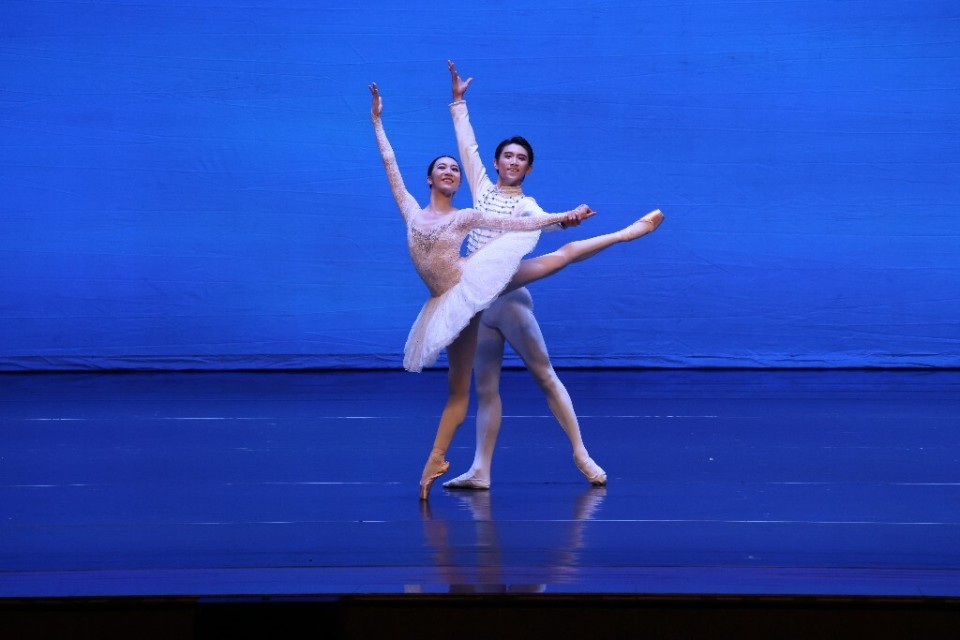 古韵今风交融,中央芭蕾舞团茂名电白区公益演出绽放艺术之光