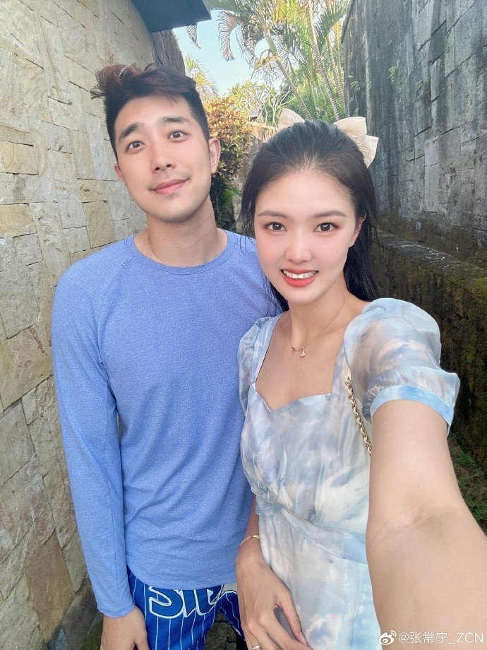 吴冠希为妻子张常宁打气:做好自己 知道你很难 一切会好的 加油