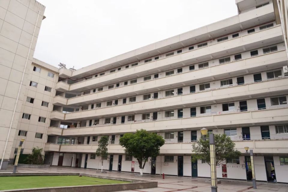 安康中学教育集团初中部揭牌成立!