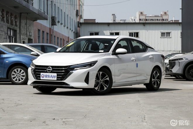 其中日产轩逸悦享版指导售价12.99万元,限时售价9.