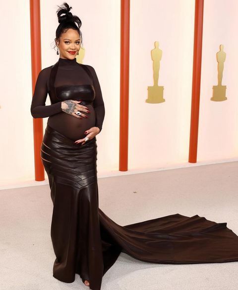 蕾哈娜捧二胎孕肚走红毯穿薄纱裙独特线条惹眼美过显老的ladygaga