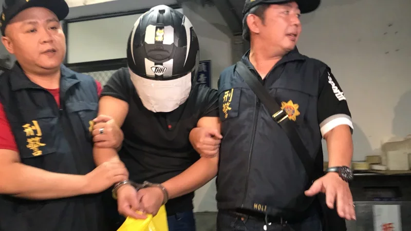 台湾男子掐死女友后,将双胞胎儿子丢进洗衣机闷死!改判无期