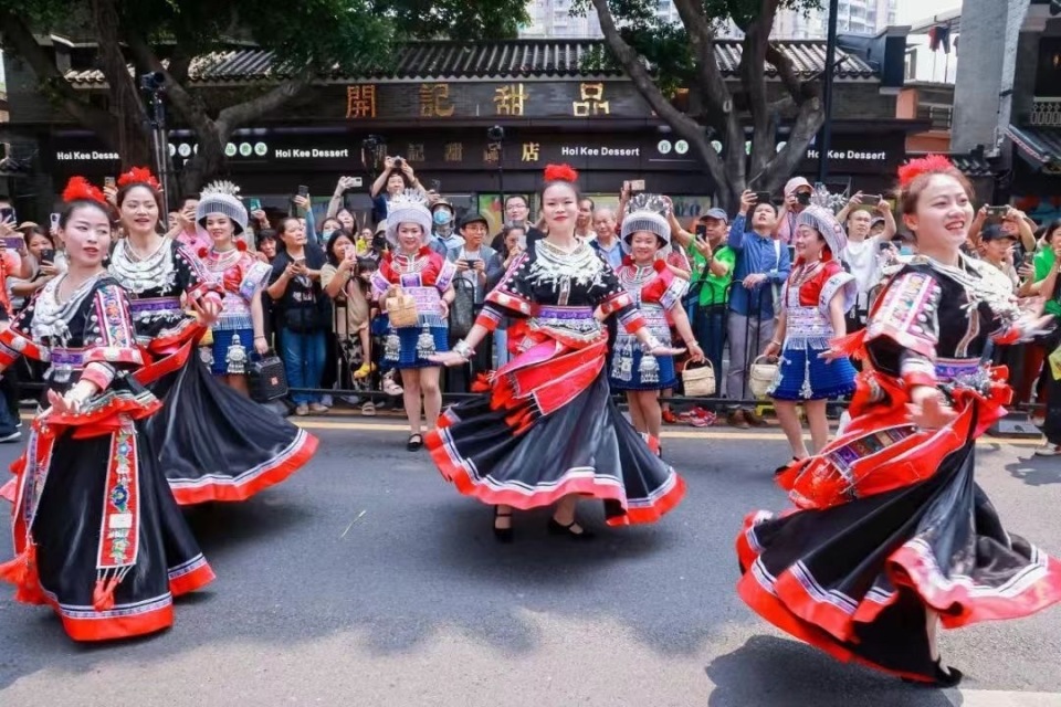 醒狮粤剧、泮塘五秀、西关小姐……三月三，荔枝湾巡游大观礼，好墟撼！ _腾讯新闻
