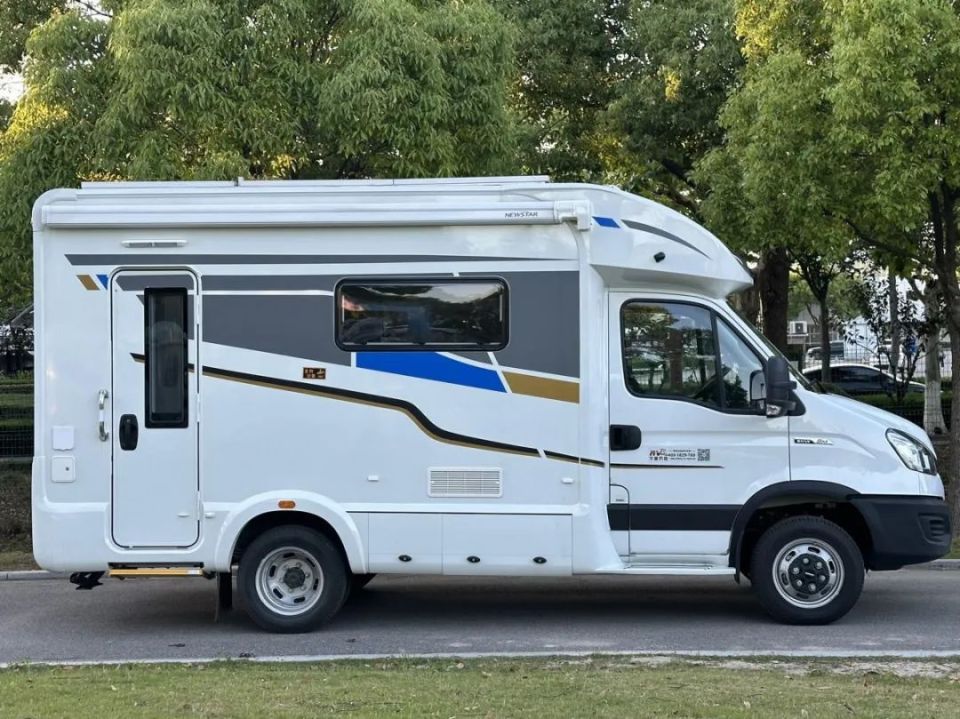 【二手房车】23年500公里准新新星依维柯小额头房车