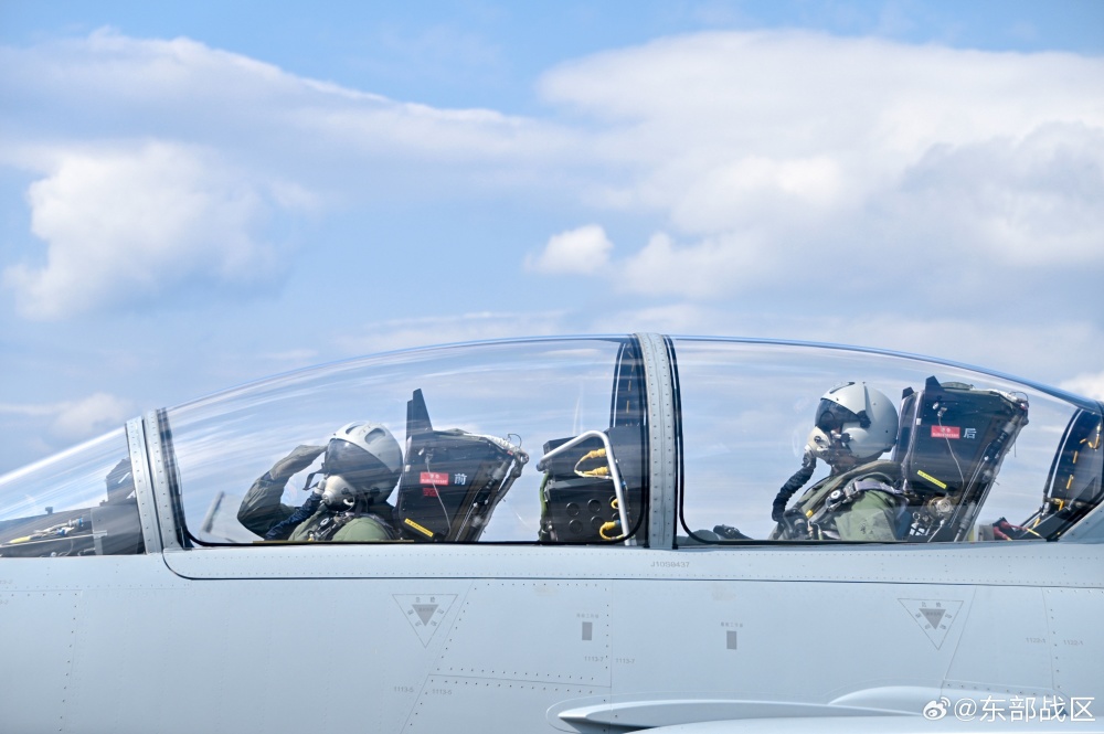 直击东部战区空军某部展开对抗空战训练