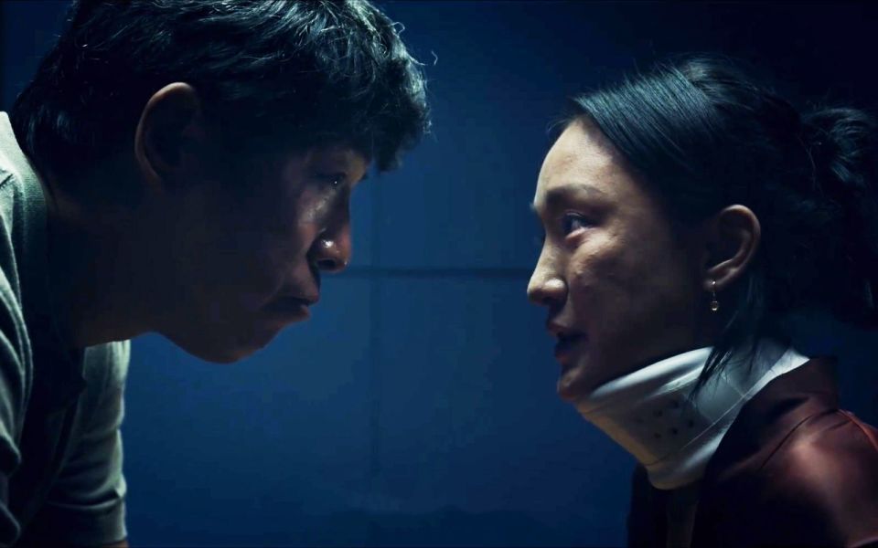 《涉过愤怒的海》曝新海报 黄渤周迅化身"狠父""狼母"_腾讯新闻