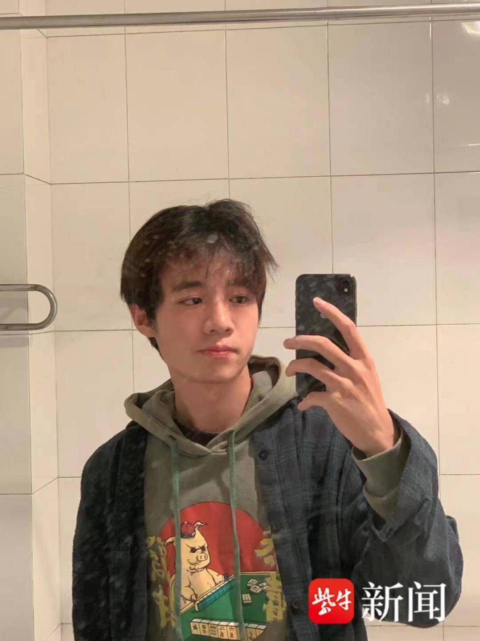 小谭的自拍照小谭的网名叫"韦一航",是电影《送你