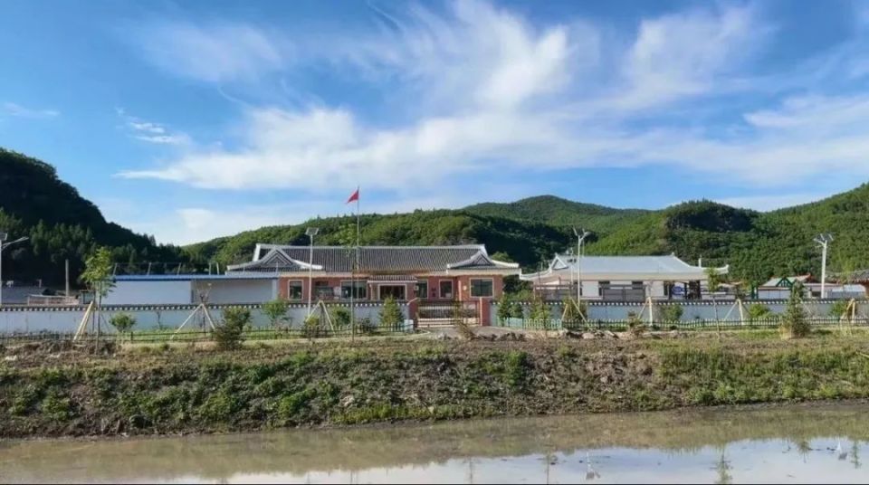 醉美边境村 | 来"军舰山"下 看"拦河筑坝引水上山岗"