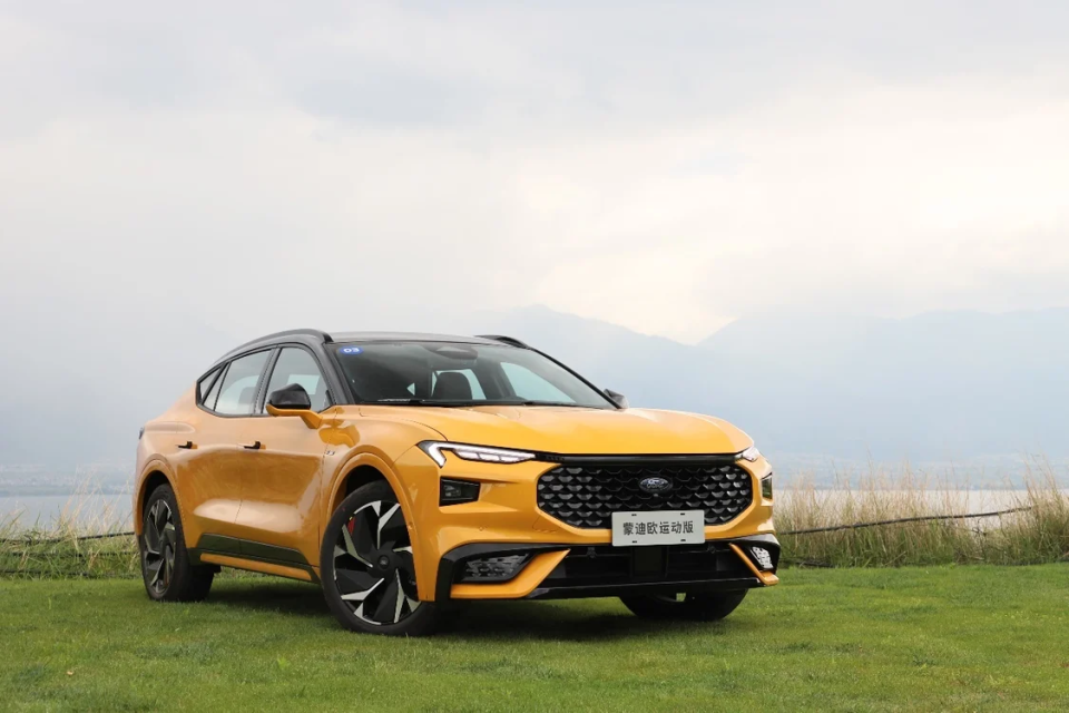 搭载全新2.0t混动总成,长安福特蒙迪欧运动版实车图发布