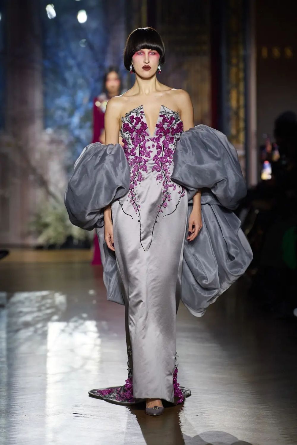 50套摄人心魄的绝美礼服|2023春季高定系列款～_腾讯新闻