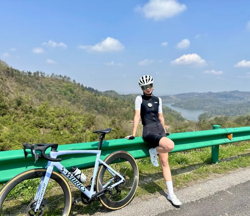 90后女骑手为爱好去自行车店上班:曾在海南绕岛骑行1000公里,称武汉