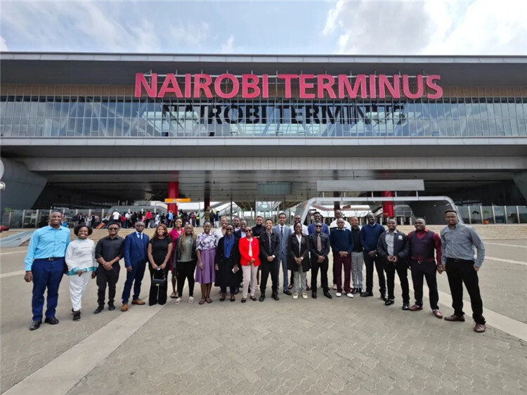 中国驻肯尼亚大使馆供图现场还举行"我眼中的中非合作"比赛颁奖仪式