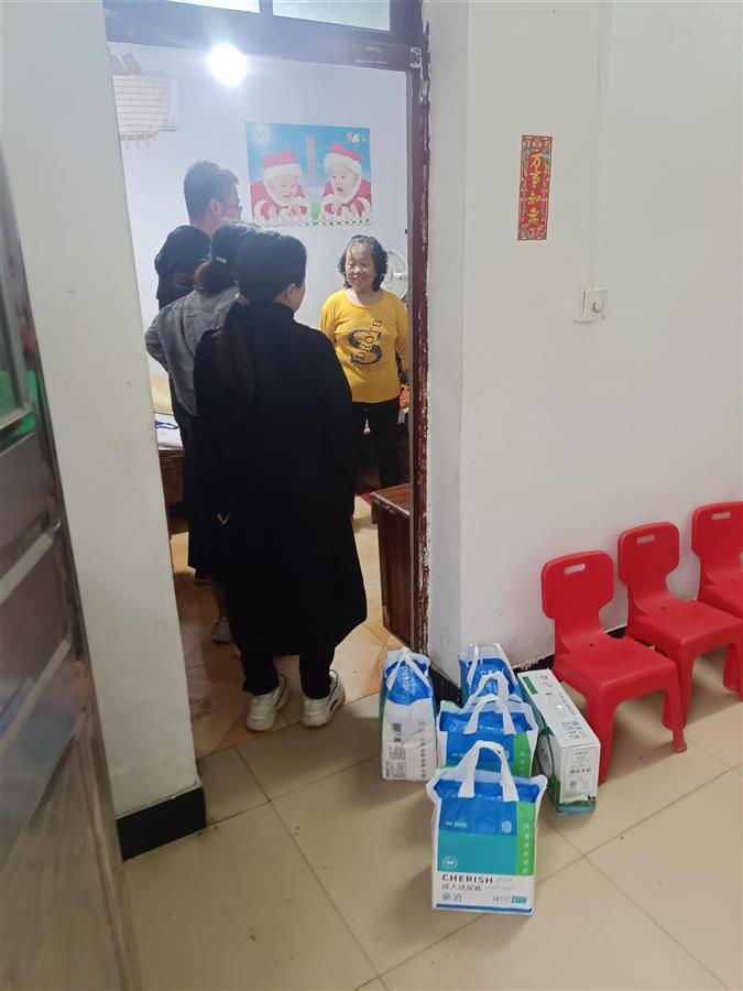 既做吹号人又当冲锋者新洲二中传递爱心接力棒