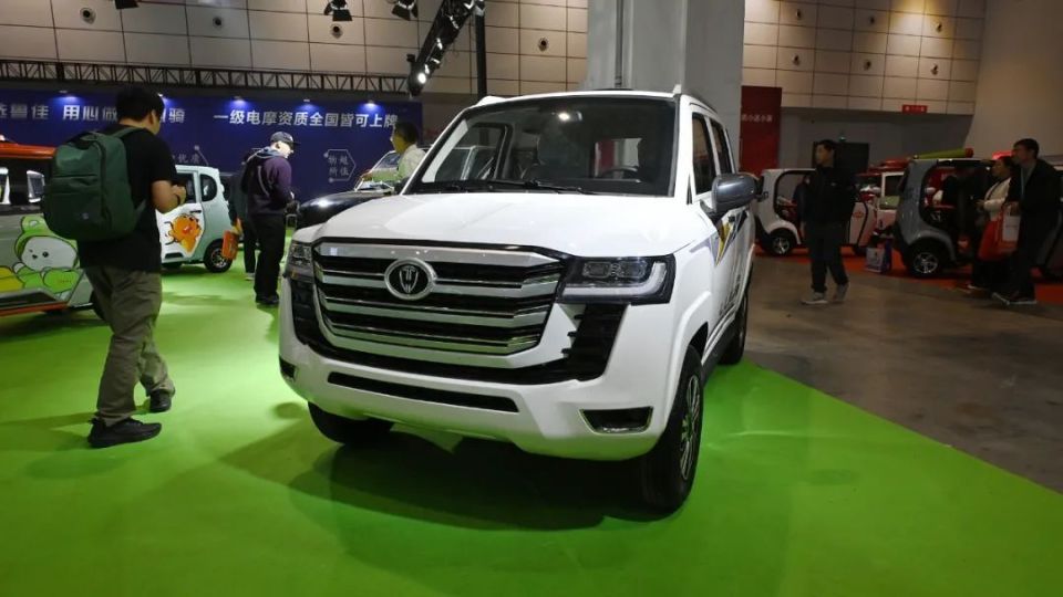 中国最抽象的车展,cpu干烧了!_腾讯新闻