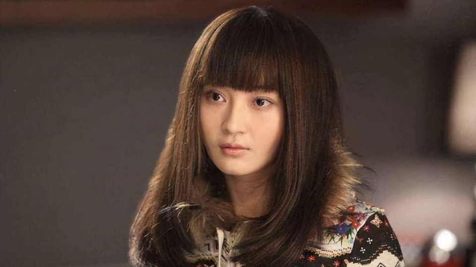 41岁姚笛复出当导演,在开机仪式上站c位,容貌大变引热议