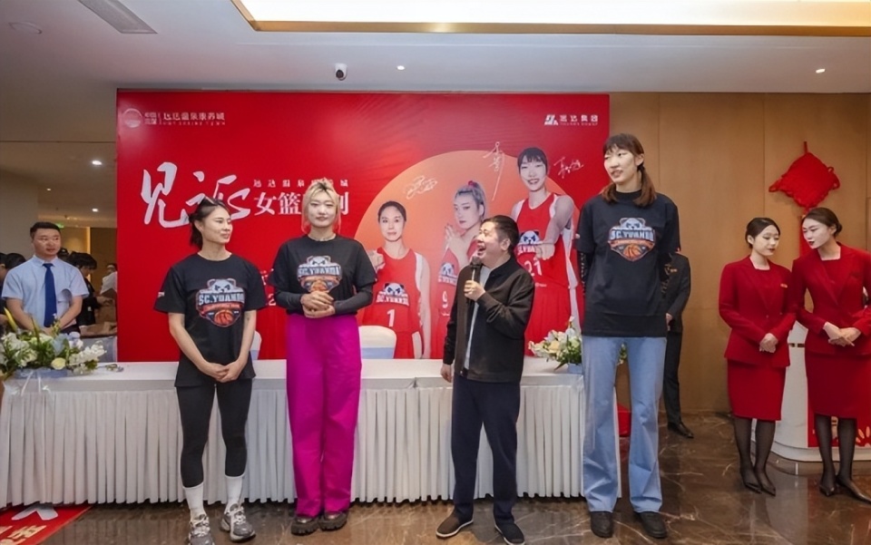 祝贺中国女篮3人的大奖房子到手王思雨李梦喜开笑颜