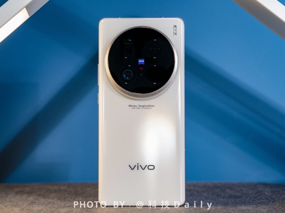vivo x100 ultra既是一台相机,也是全面打满的全能旗舰