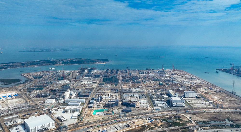 总投资100亿欧元的巴斯夫湛江一体化基地首批装置投产
