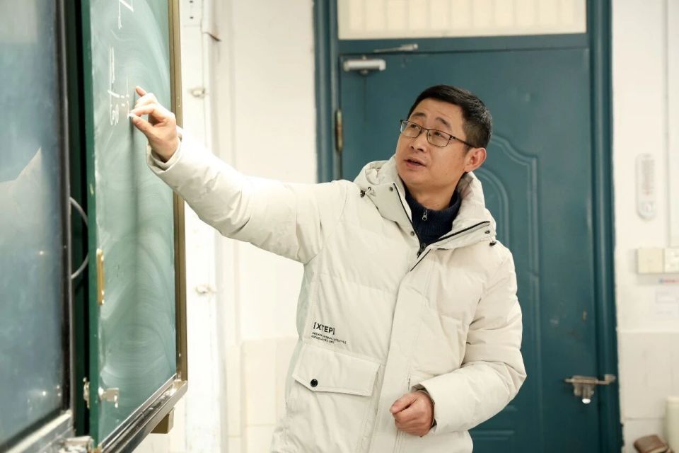 六安二中教师张伟龙用物理"魔法"唤醒学生成长能量