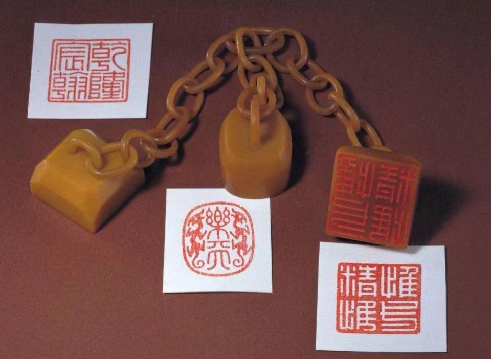 中国古美術・田黄石彫り・半丁作 壬辰年・細密彫・蘿蔔絲紋・篆刻・書道具・文房具 中国古美術・田黄石彫り・半丁作 壬辰年・細密彫・蘿蔔絲紋・