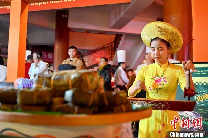 2024东盟美食节开幕以食为媒传递友谊