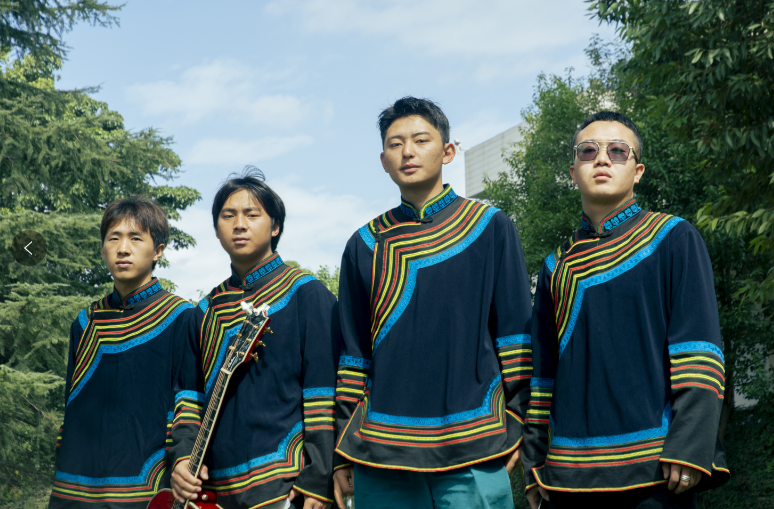 《阿依谣》《中巴车带我回家》演出:一朵云乐队一朵云乐队:中国彝族