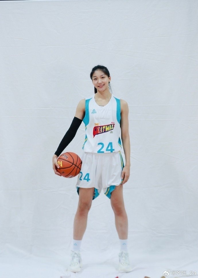 北京女篮球员齐钰晒定妆照:专注于做更好的自己_腾讯新闻