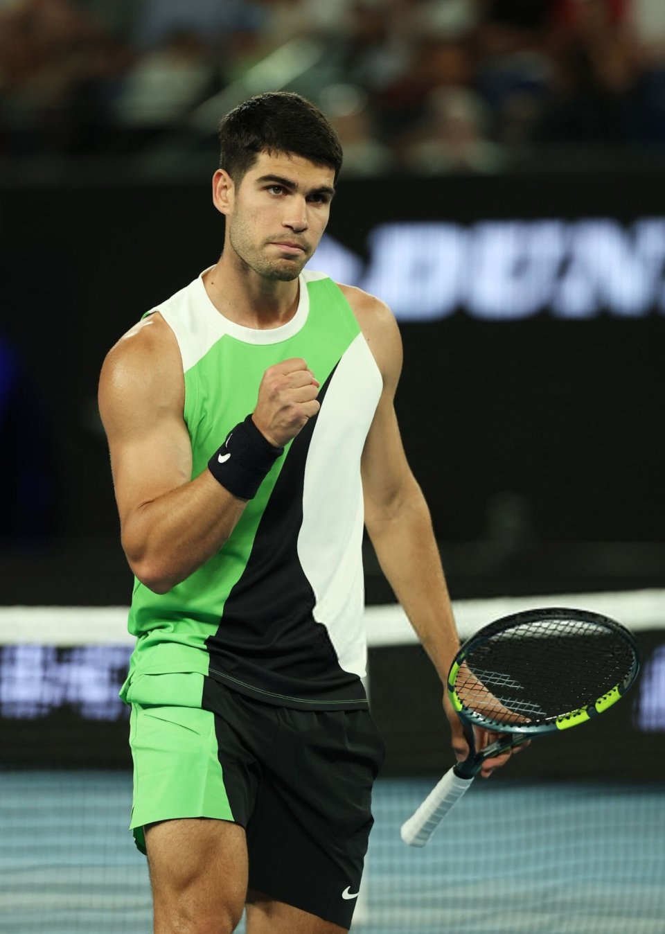 大满贯八连胜！阿尔卡拉斯横扫晋级澳网次轮，一数据比肩纳达尔-腾讯新闻