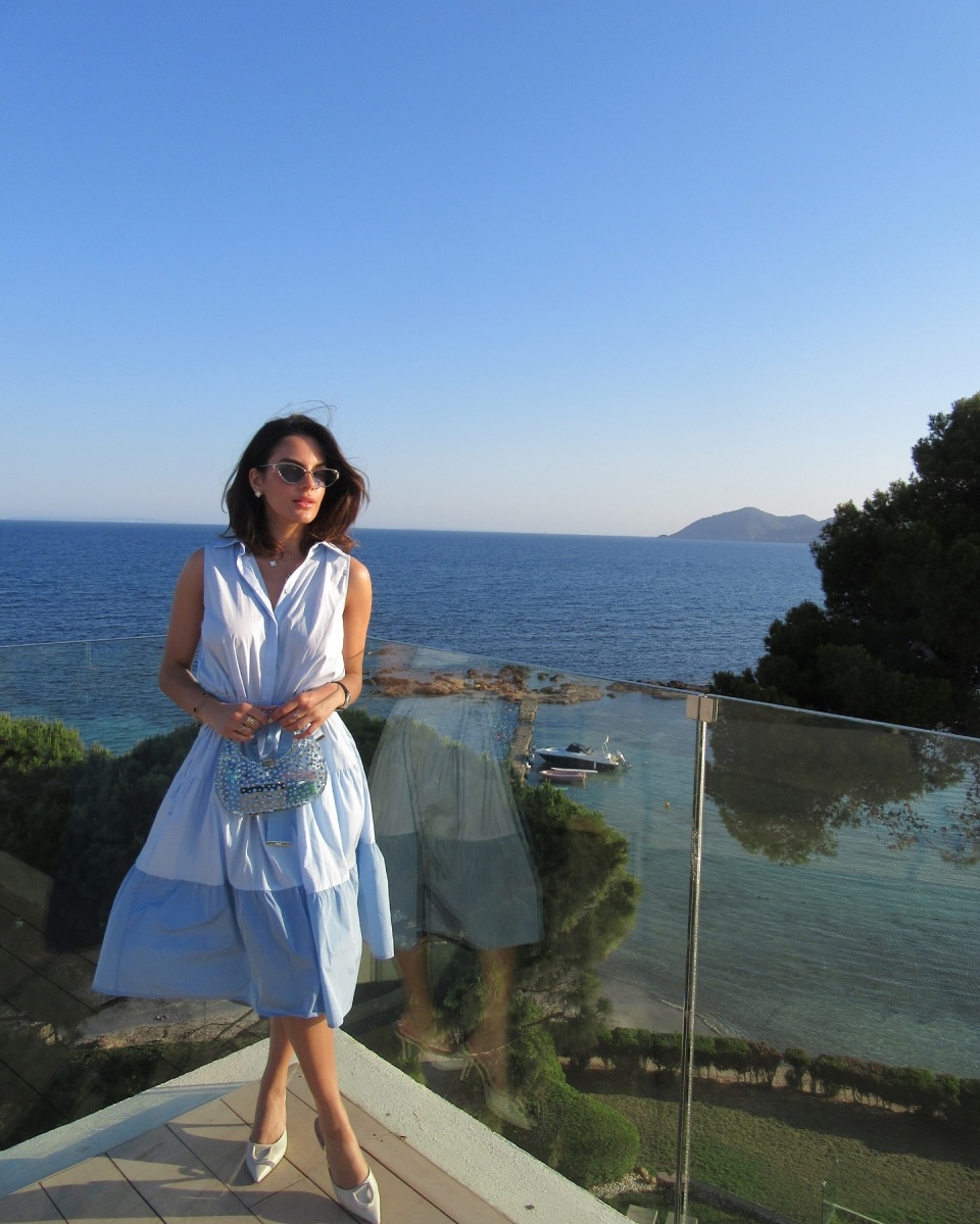 【社交秀】浪漫度假日,瓦尔加上演美丽诱惑