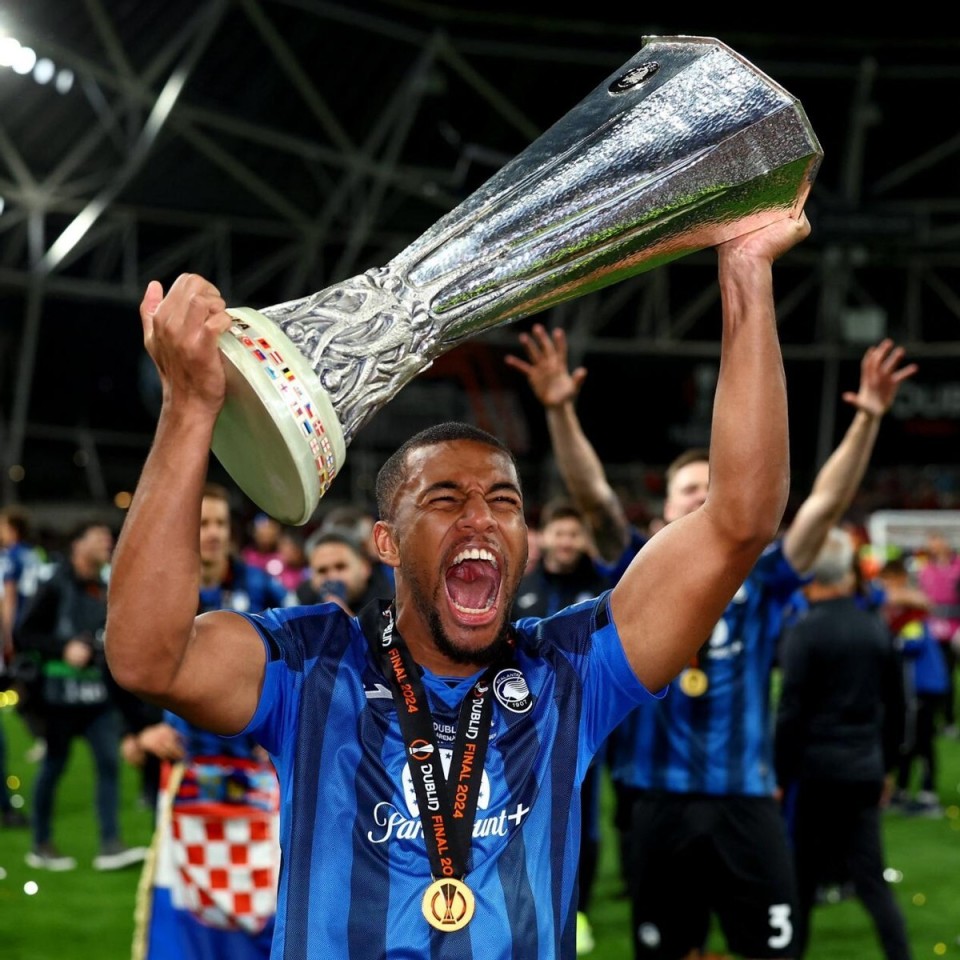 球队踢完半季仅排意甲尾三,想必会千方百计逃出生天,偏偏维罗纳老板